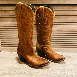 LUCCHESE LAURELIE BOOT IN TAN FLORAL